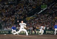 　ＤｅＮＡ打線相手に力投する村上（撮影・北村雅宏）