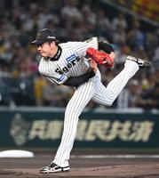 　力投する先発の才木