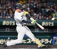 　１０回、森下が左中間へサヨナラツーランを放つ