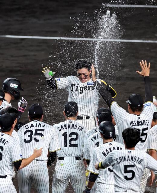 阪神 劇的サヨナラ勝ちで王手 延長十回に森下の2ランで決着 日本