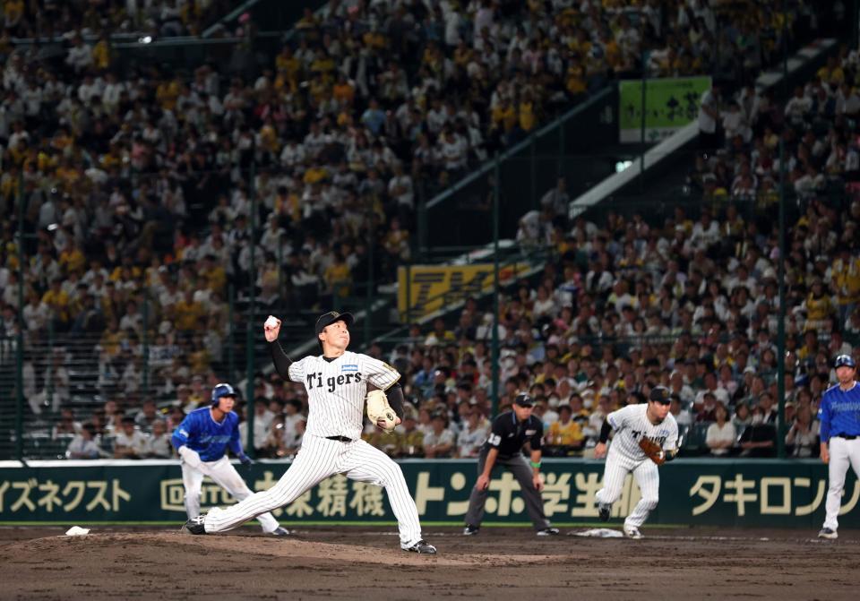 　ＤｅＮＡ打線相手に力投する村上（撮影・北村雅宏）