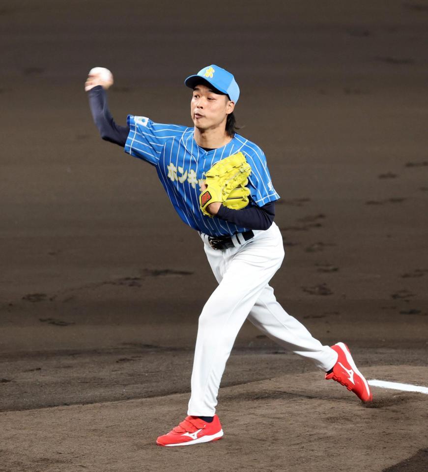 　ファーストピッチセレモニーを務めるバッテリィズのエース（撮影・山口登）