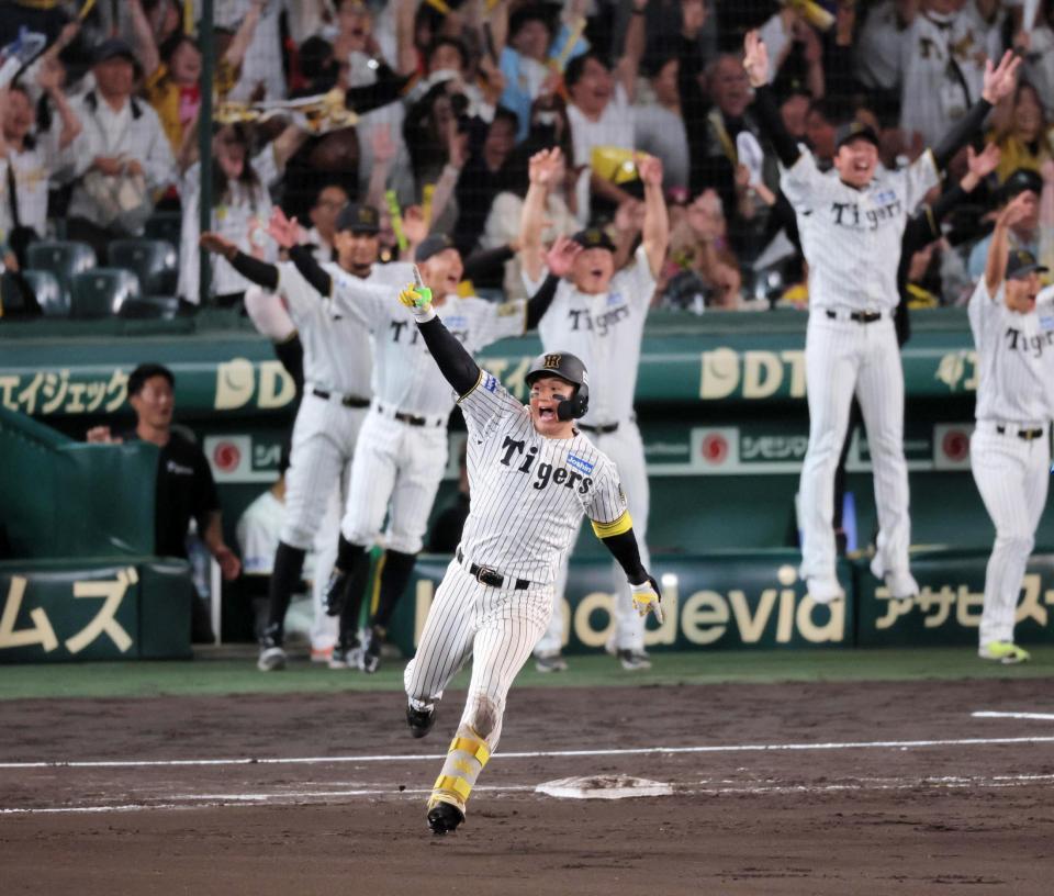 　１０回、サヨナラ２ランを放ち歓喜の森下