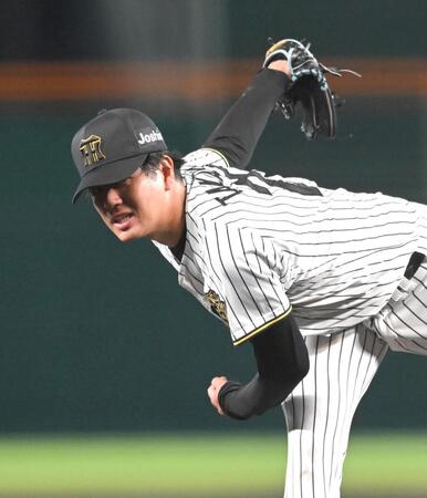 　８回、力投する高橋（撮影・飯室逸平）