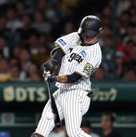 １０回阪神無死、左前打を放つ阪神・中野拓夢＝甲子園（撮影・北村雅宏）