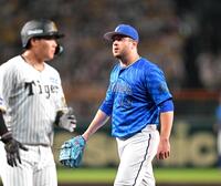 　３回、追加点を許し、悔しげにベンチへ戻るケイ（撮影・飯室逸平）