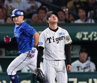 　７回、筒香を打ち取る高橋（撮影・田中太一）