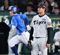 　８回、松尾に安打を許す高橋（撮影・田中太一）