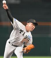 　気迫の投球を見せる石井（撮影・飯室逸平）