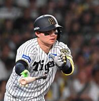 　７回、二塁打を放つ森下（撮影・西田忠信）