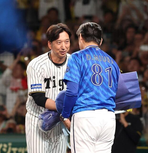 阪神・藤川監督 インタビューへの回答を遅らせて左翼席のDeNA