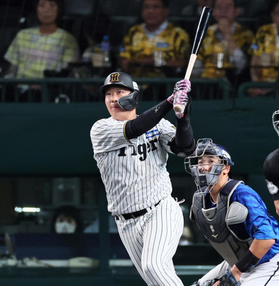 　３回、適時打を放つ大山（撮影・田中太一）