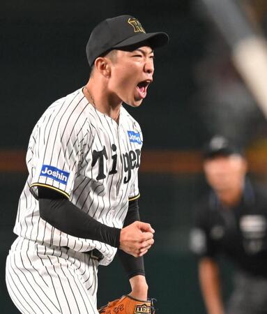 　８回、蝦名を空振り三振に斬り、雄たけびをあげる石井（撮影・飯室逸平）