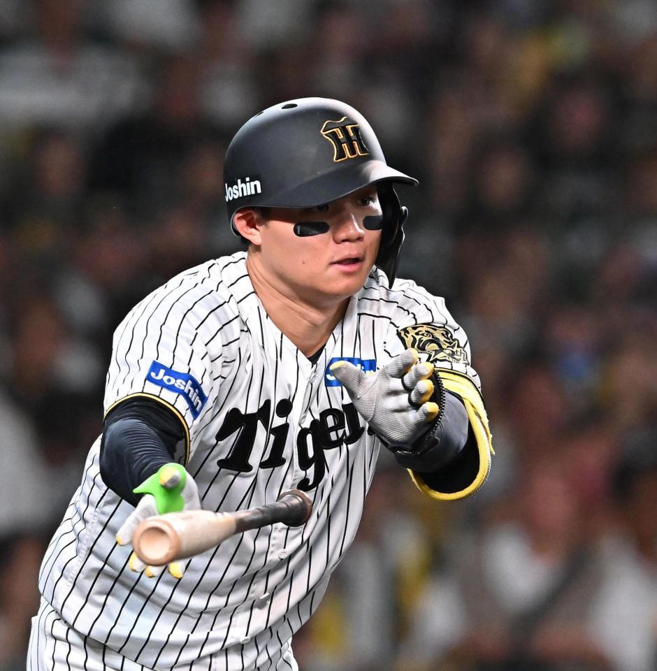 　７回、二塁打を放つ森下（撮影・西田忠信）