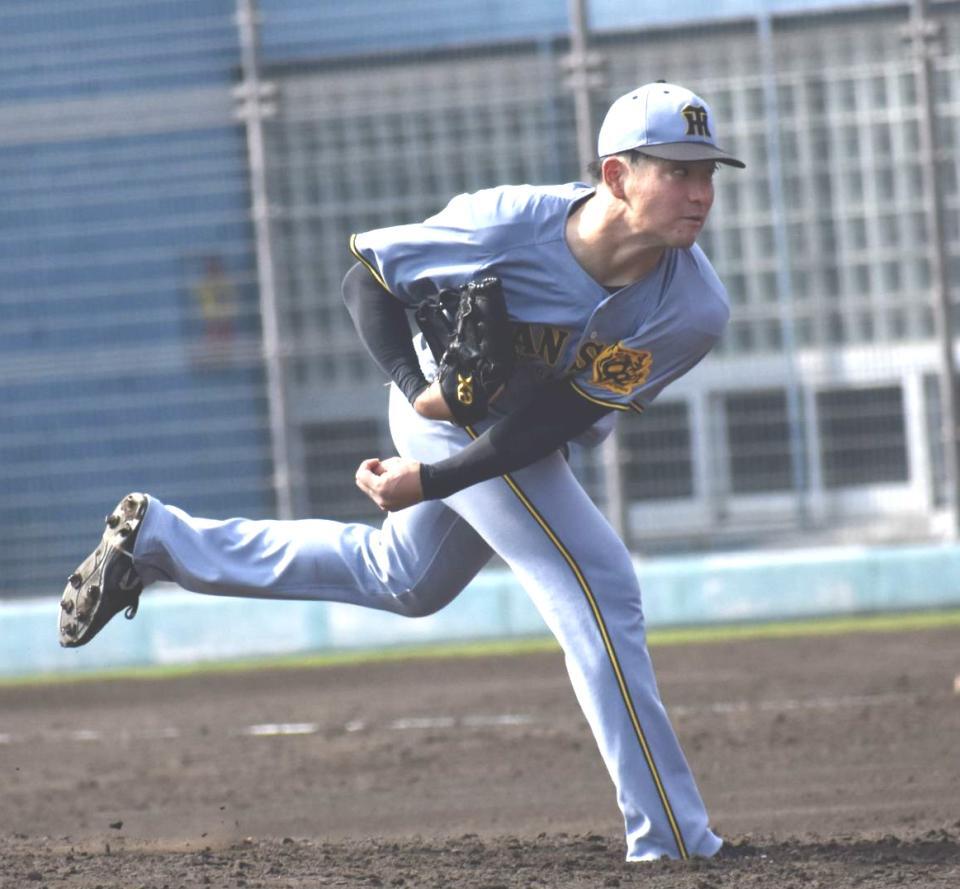 　力投する伊藤稜