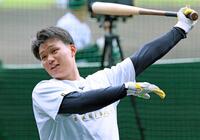 　ティー打撃で汗を流す森下（撮影・立川洋一郎）