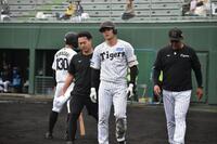 　ベンチへ下がる栄枝