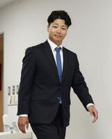 　戦力外通告を受け取材に応じる漆原（撮影・立川洋一郎）