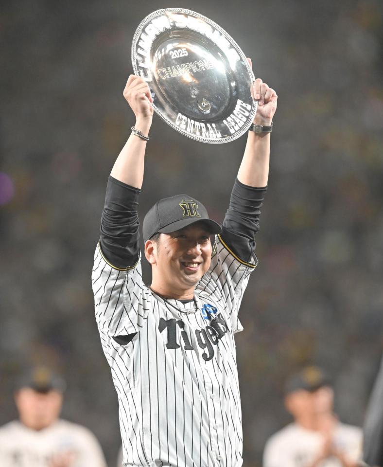 阪神 CS優勝シャーレ 22日から甲子園歴史館に展示/阪神タイガース