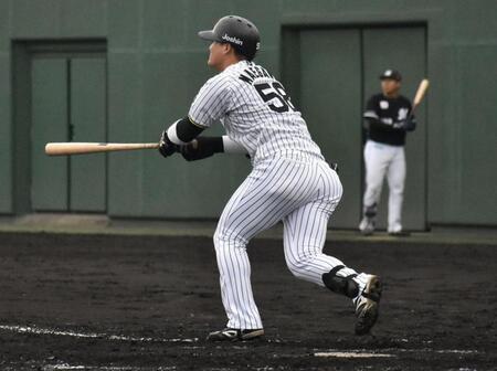 　２回に右前打を放つ前川