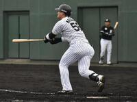 　２回に右前打を放つ前川