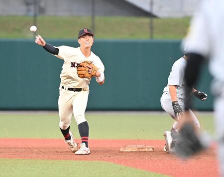 阪神ドラ２指名の谷端将伍にサプライズ祝福　東都２部の試合前整列で相手ナインが「指名おめでとう」
