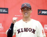 　阪神２位指名にガッツポーズの日大・谷端将伍（撮影・金田祐二）