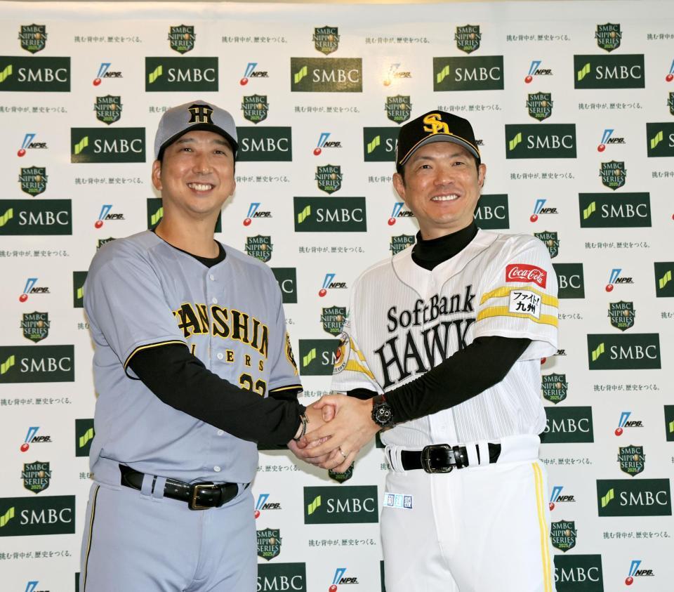 　会議を終え、握手をする藤川監督と小久保監督（撮影・田中太一）