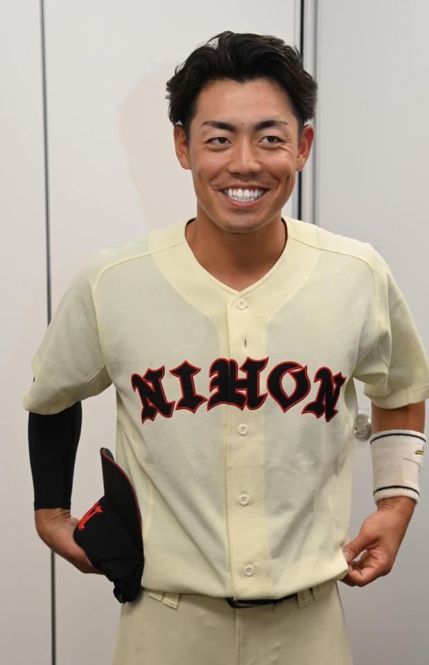 　試合後の囲み会見で笑顔を見せる日大・谷端将伍
