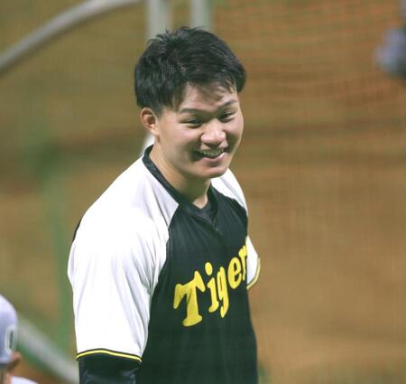 　練習中に笑顔を見せる森下（撮影・北村雅宏）