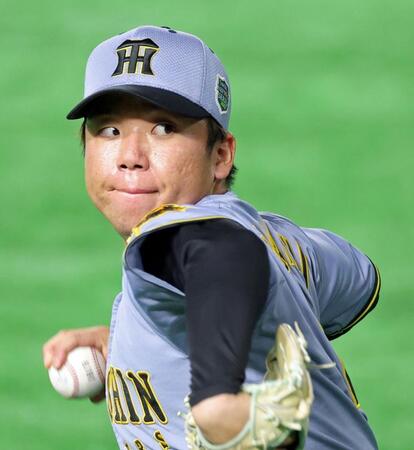 　キャッチボールをして調整する村上（撮影・立川洋一郎）