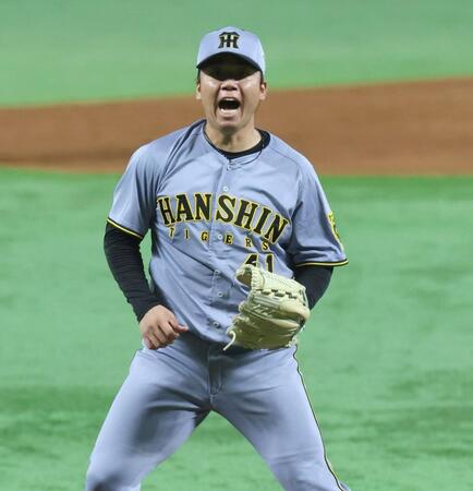 　３回、近藤を見逃し三振に仕留め、ほえる村上（撮影・北村雅宏）