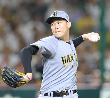 　８回に登板し力投する及川（撮影・西岡正）