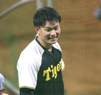 　練習中に笑顔を見せる森下（撮影・北村雅宏）