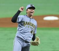 　１回、近藤への投球がボールとなり、悔しそうな表情を見せる村上（撮影・北村雅宏）