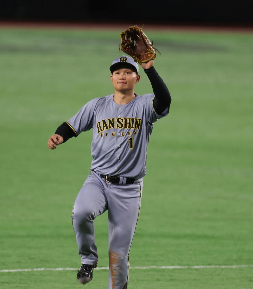 　ハツラツとキャッチボールを行う森下（撮影・北村雅宏）