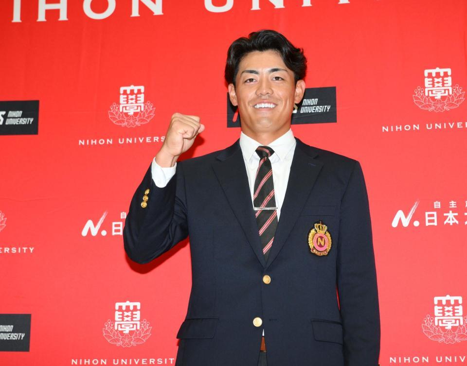 　指名あいさつを終え、気合十分の日大・谷端将伍（撮影・伊藤笙子）