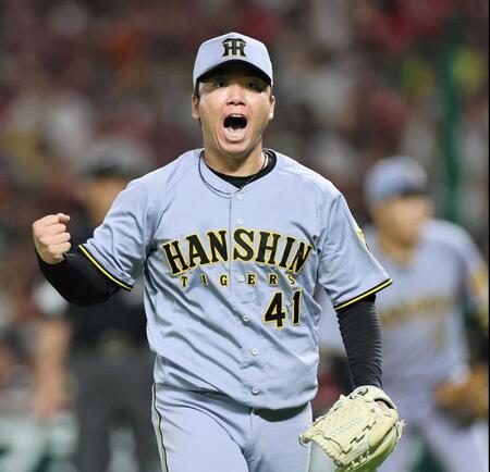 　３回、近藤を三振に仕留め、ほえる村上（撮影・田中太一）