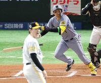 　６回、遊ゴロを放ち同点にする森下（撮影・金田祐二）