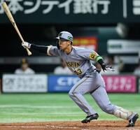 　５回、安打を放つ島田（撮影・田中太一）