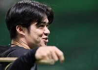 　ウォーミングアップをする中野（撮影・田中太一）