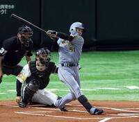 　１回、中前打を放つ中野（撮影・山口登）