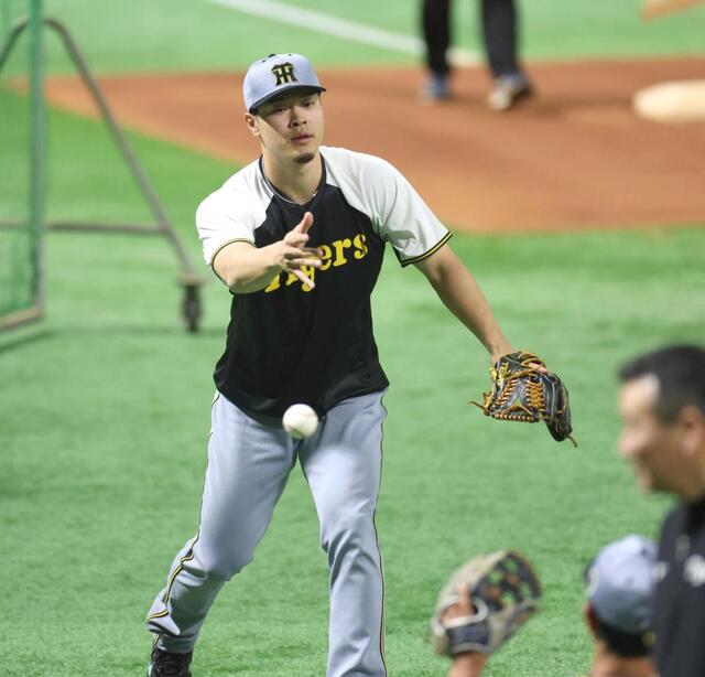 阪神 佐藤輝明の守備練習にファン注目「ベッツがやってた練習だ