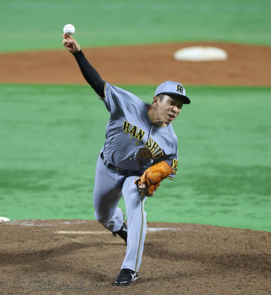 　８回途中から登板する石井（撮影・北村雅宏）