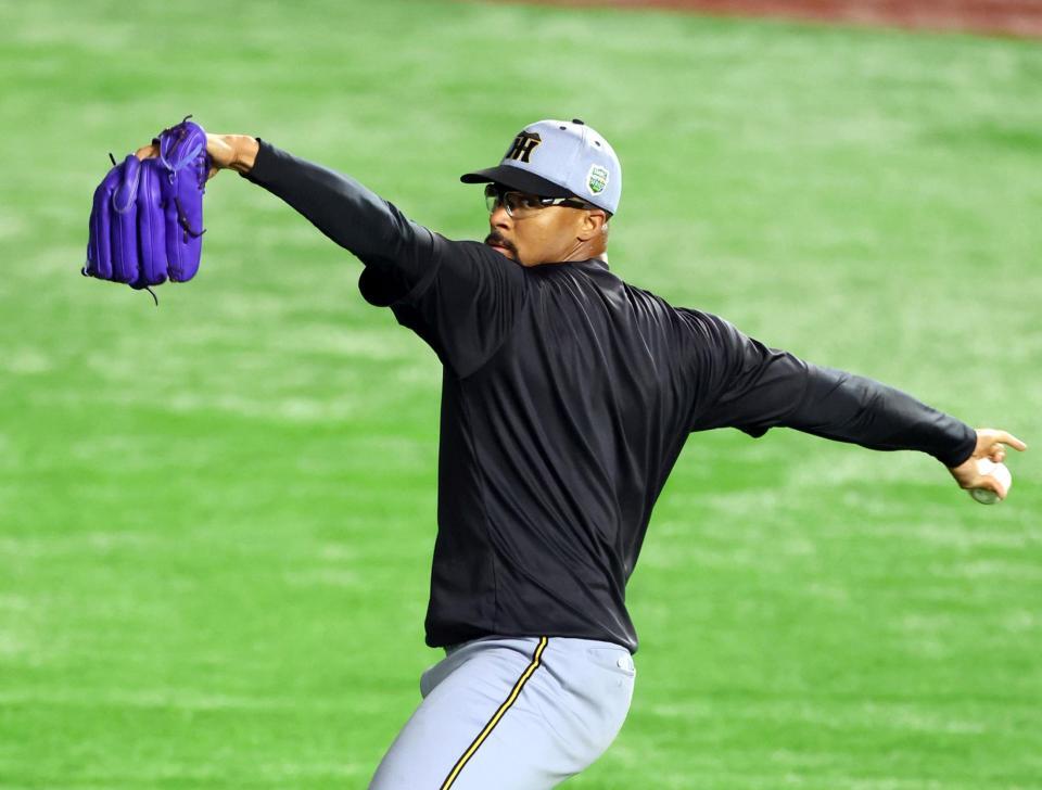 　キャッチボールするデュプランティエ（撮影・山口登）