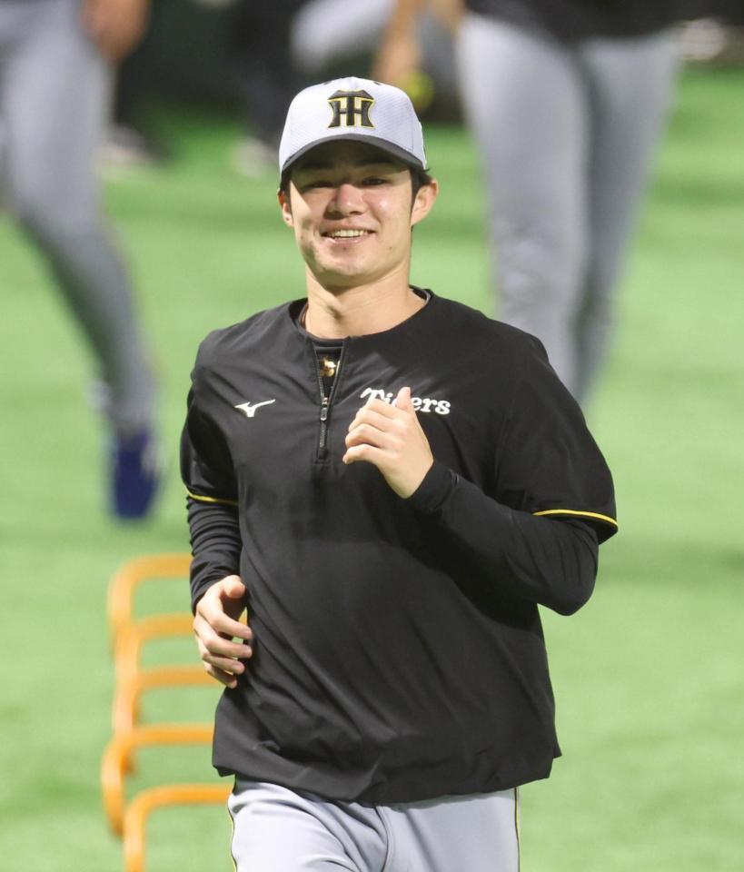 　試合前、ウオーミングアップする中野（撮影・北村雅宏）