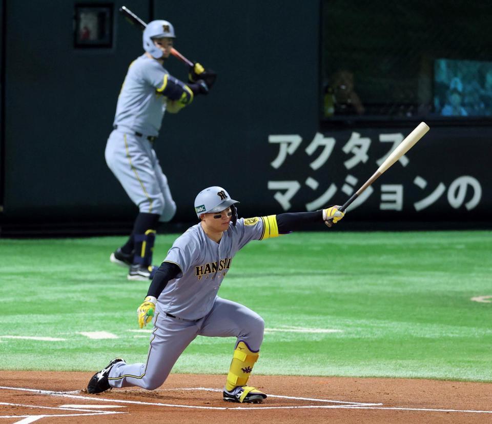 　１回、森下は遊強襲の二塁打を放つ（撮影・山口登）