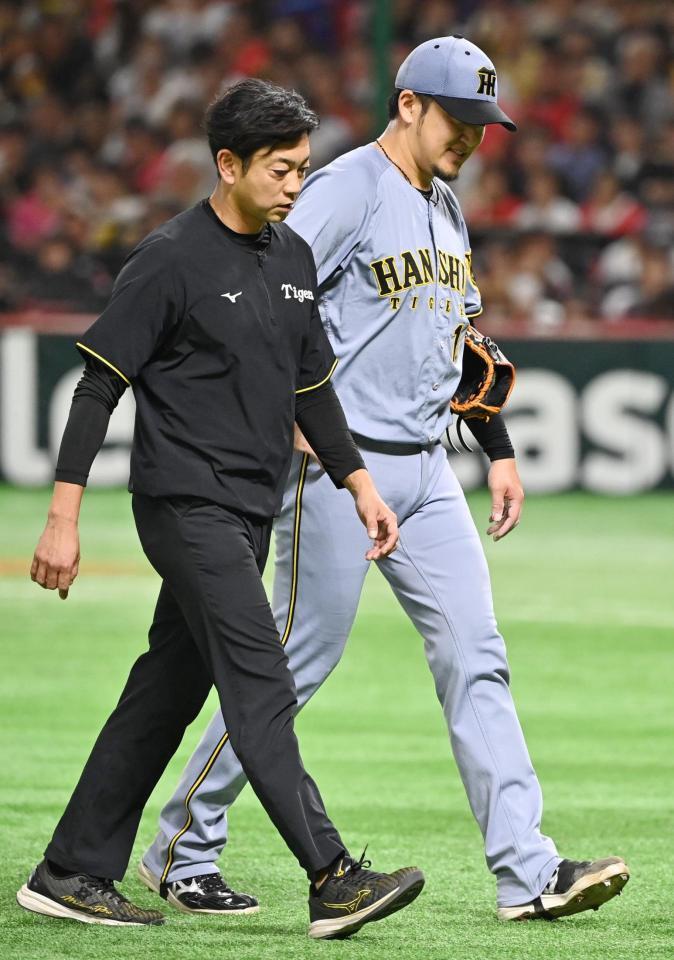 　３回、柳町の投直が当たりベンチに戻る岩貞