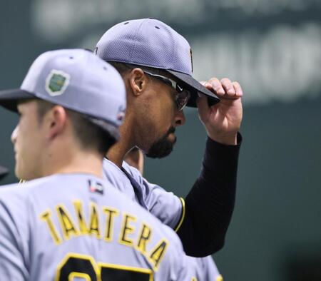 　２回、降板するデュプランティエ（撮影・田中太一）