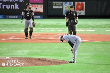 　２６日のソフトバンク戦で柳町の打球が当たった岩貞